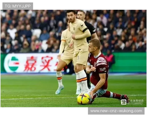 VAR回看流程全解析：裁判如何精准判罚关键瞬间