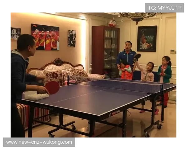 刘国梁穿得比演员还讲究，完全不像天天在球台边废话的样子