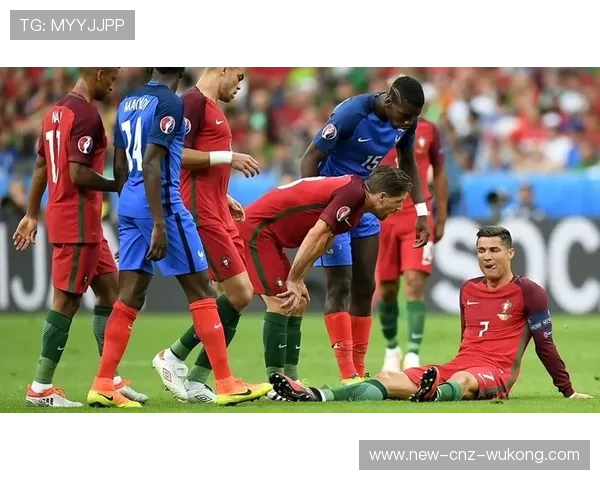 未经许可入场行为的足球判罚规则是如何界定的？