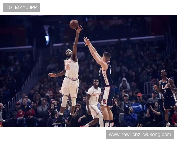 米切尔·罗宾逊无球顺下效率提升，内线终结改变尼克斯进攻结构