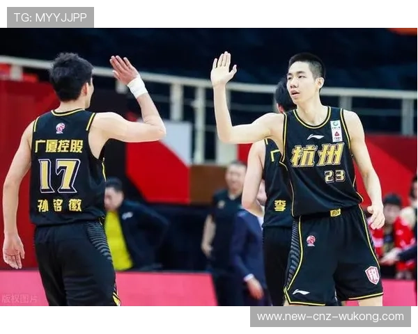 拉里·伯德关键时刻挺身而出 持续高效得分拉开对手差距